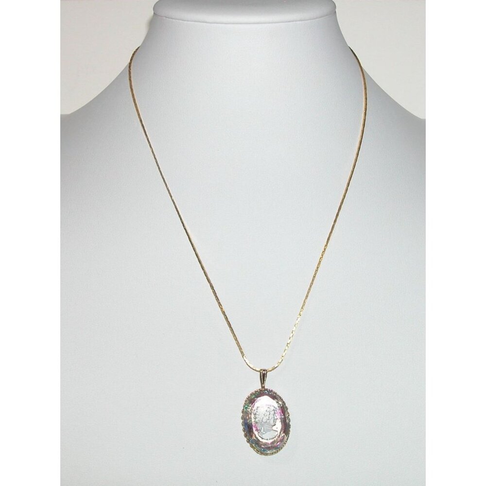 Vintage Gold-Tone Cameo Pendant Necklace With Iridescent Oval Design